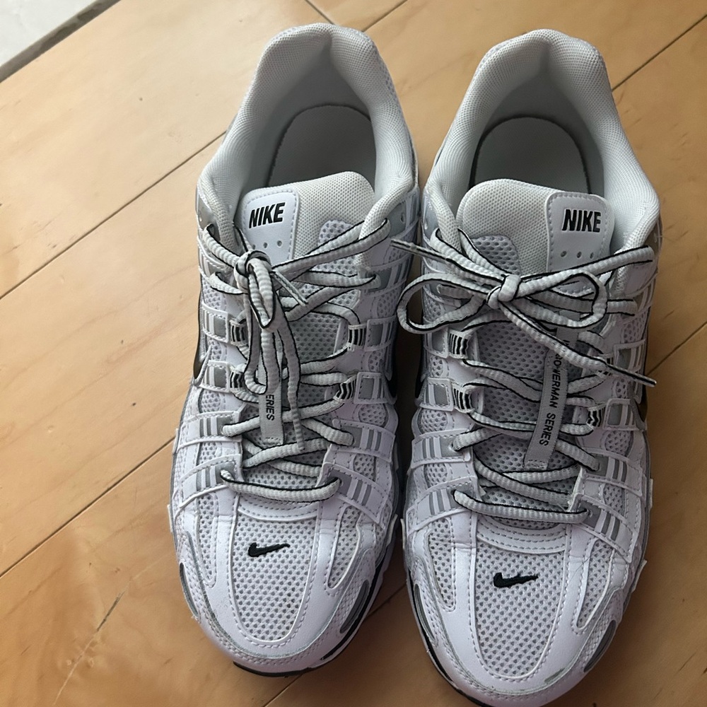 Nike Men's White and Gray Sneakers
